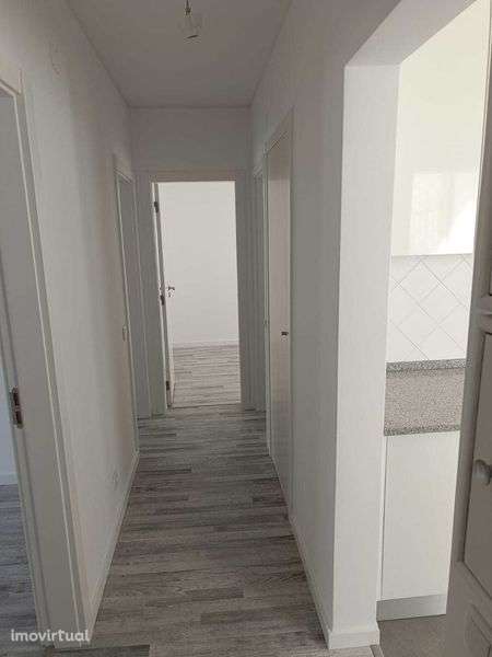 T2 com Garagem quintal e pequeno logradouro em S.Domingos de Rana - Grande imagem: 3/12