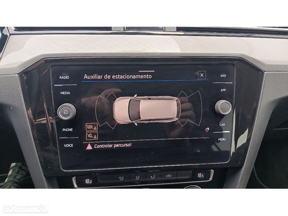 VW Passat Variant 2.0 TDi Business DSG - 22