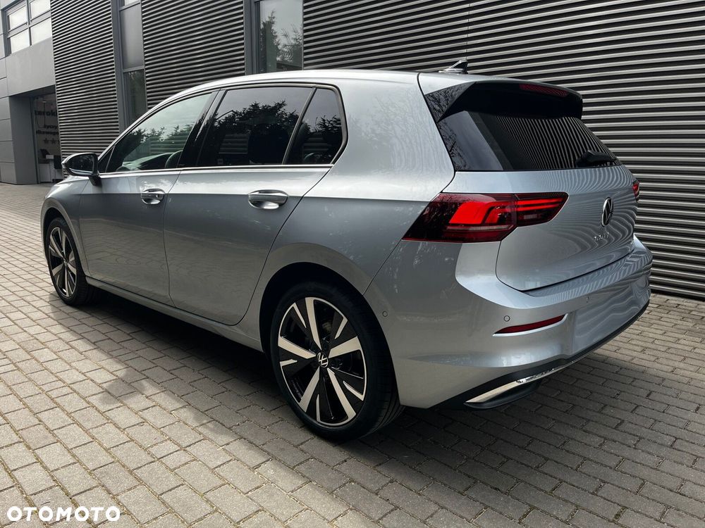 Volkswagen Golf - 8