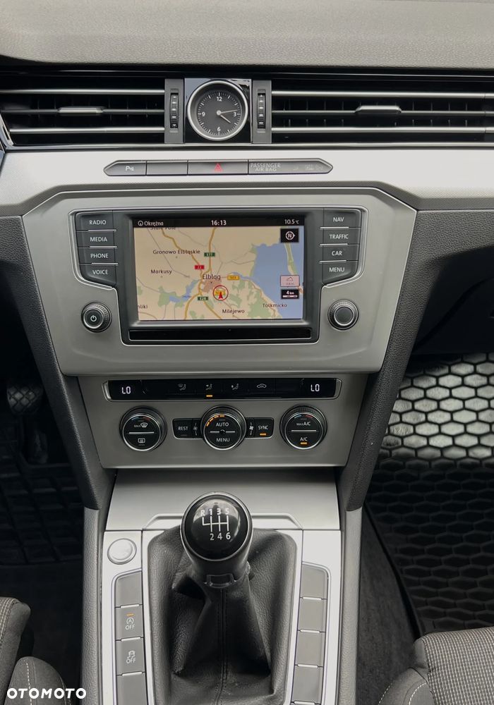 Volkswagen Passat 1.8 TSI BMT Comfortline - 17