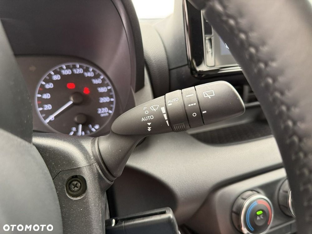 Toyota Yaris 1.5 Comfort - 25