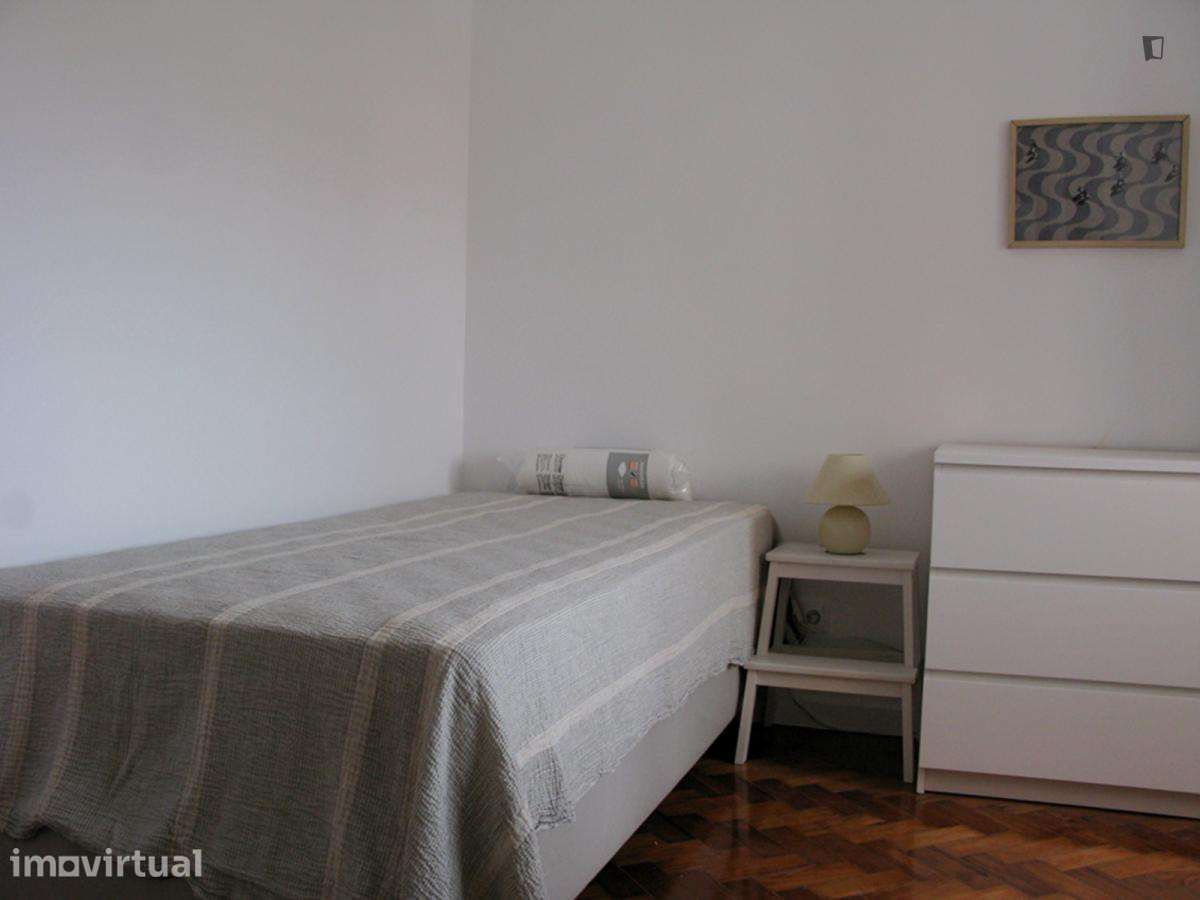 Quarto - localizado em Penha Lisbon - Grande imagem: 3/13