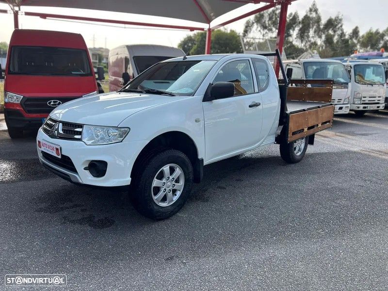 Mitsubishi L200 2.5 DI-D Club Invite AC 3L 4WD - 2