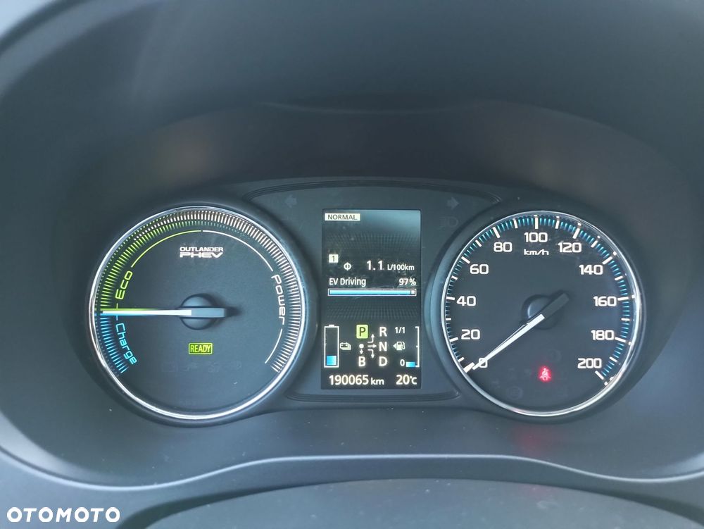 Mitsubishi Outlander - 19