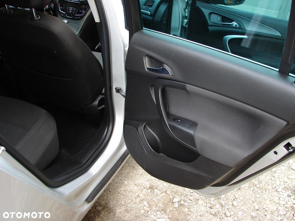 Opel Insignia - 25