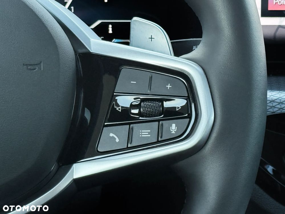 BMW Seria 3 330i xDrive M Sport - 21