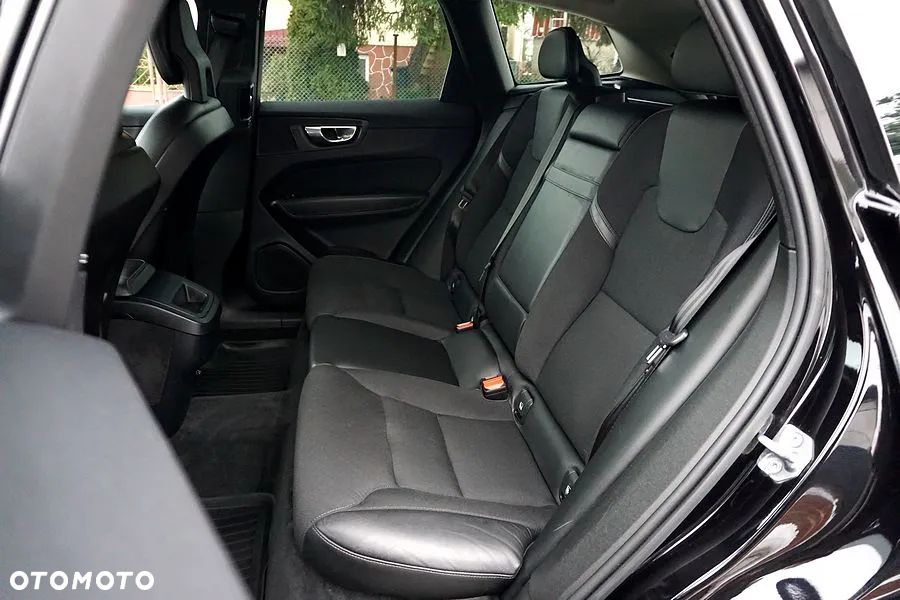 Volvo XC 60 D4 AWD Geartronic Momentum - 27