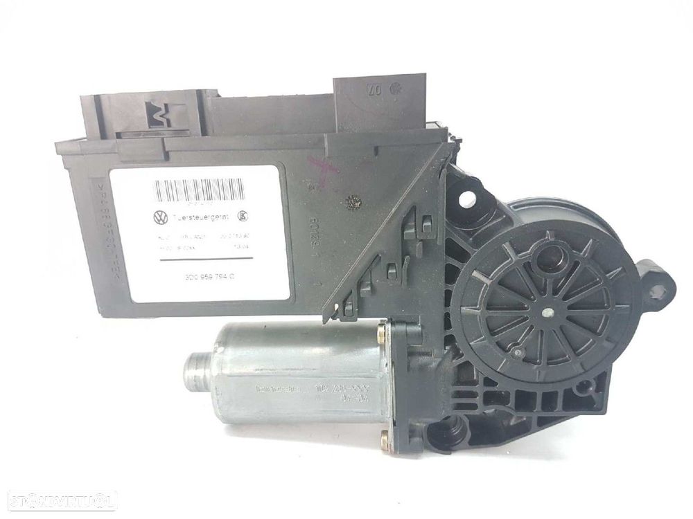 MOTOR ELEVADOR TRASEIRO DIREITO VOLKSWAGEN TOUAREG (7LA) TDI V10 - 5