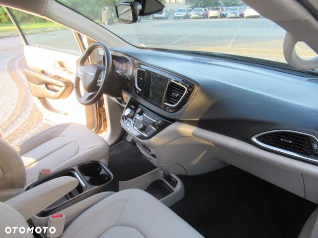 Chrysler Pacifica - 29