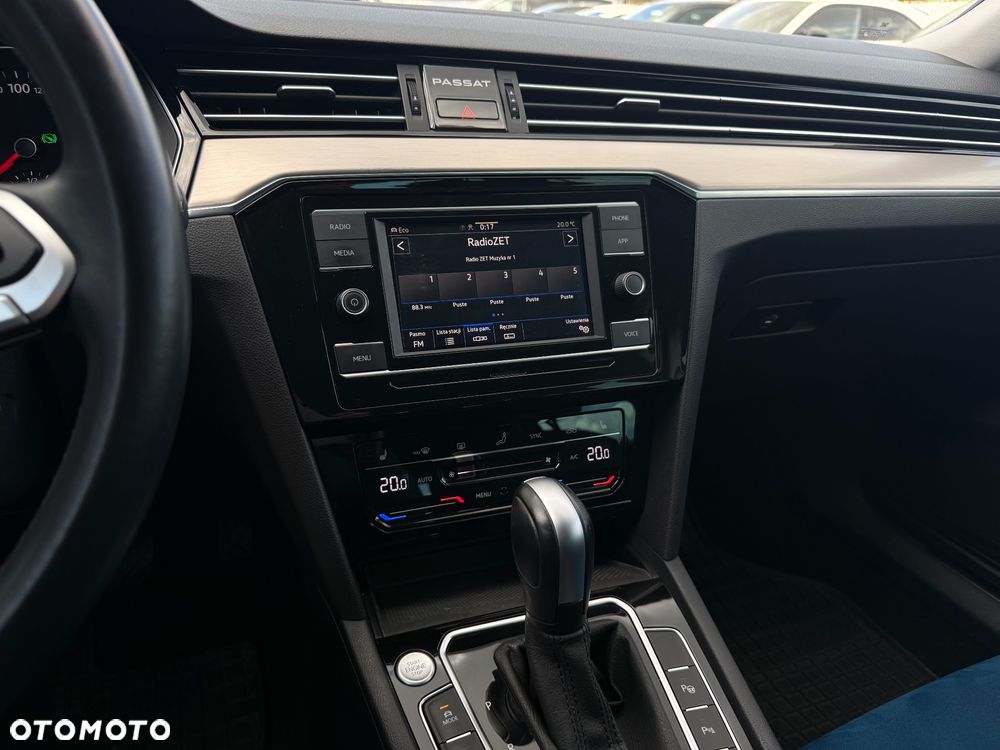 Volkswagen Passat - 24
