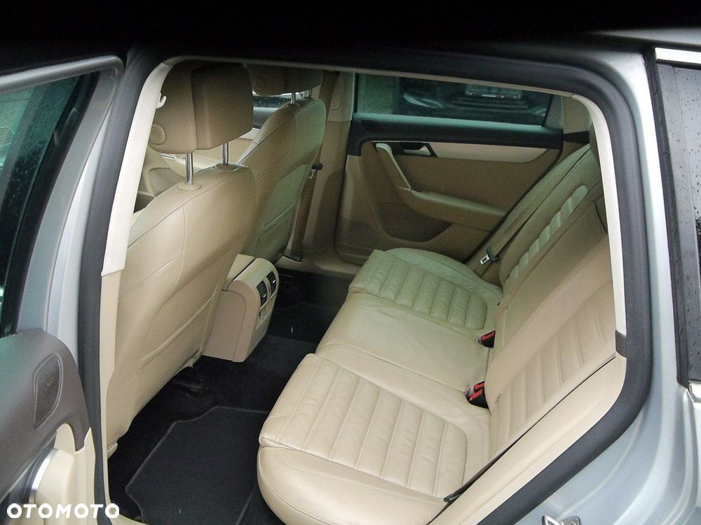 Volkswagen Passat 2.0 TDI Highline - 29