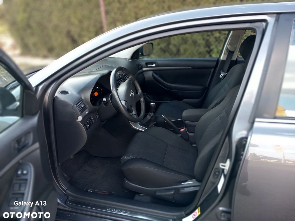 Toyota Avensis 2.0 VVT-i Executive - 8