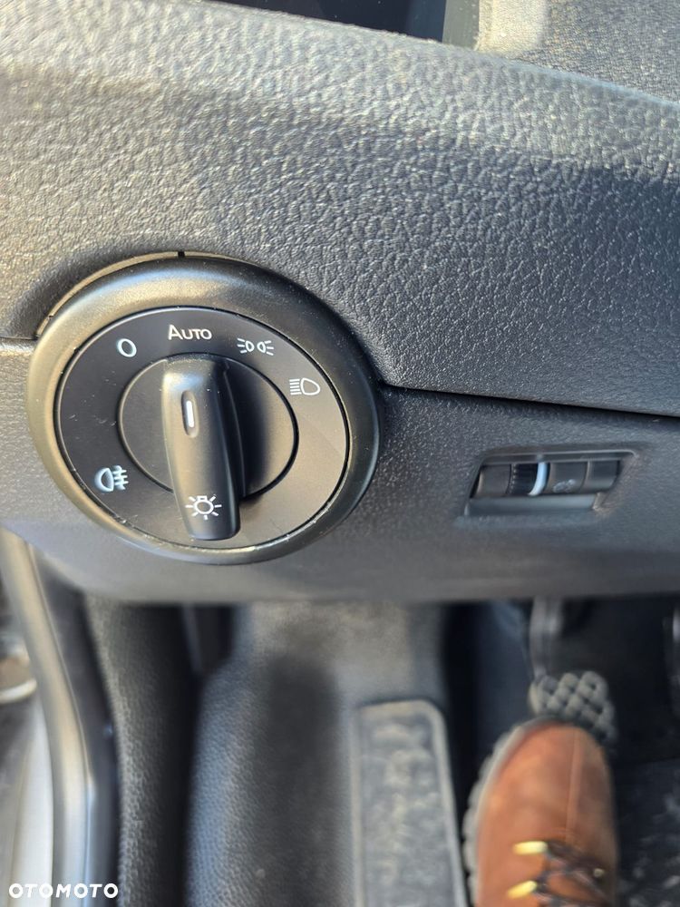 Volkswagen Caravelle - 16