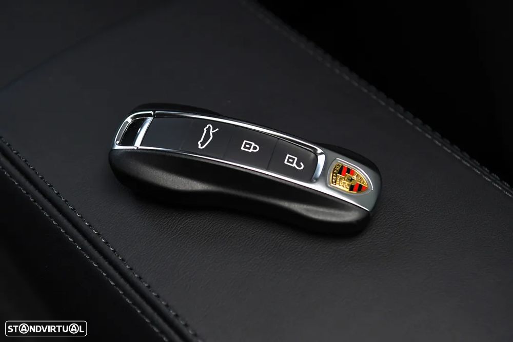 Porsche 911 (992) Carrera GTS - 18