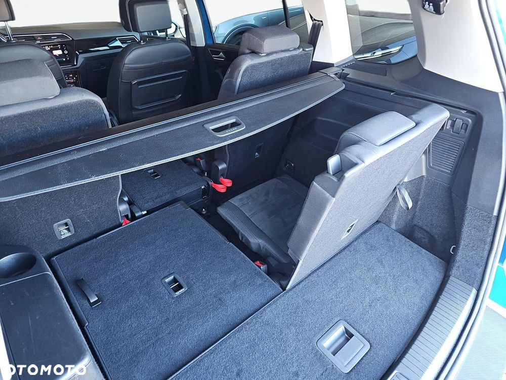 Volkswagen Touran - 27