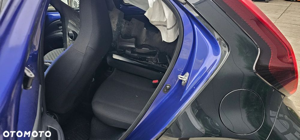 Toyota Aygo X Air Team D - 16