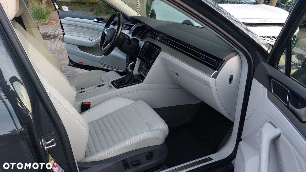 Volkswagen Passat 2.0 TDI EVO Elegance - 14