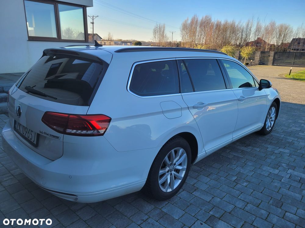 Volkswagen Passat 2.0 TDI (BlueMotion Technology) DSG Comfortline - 9