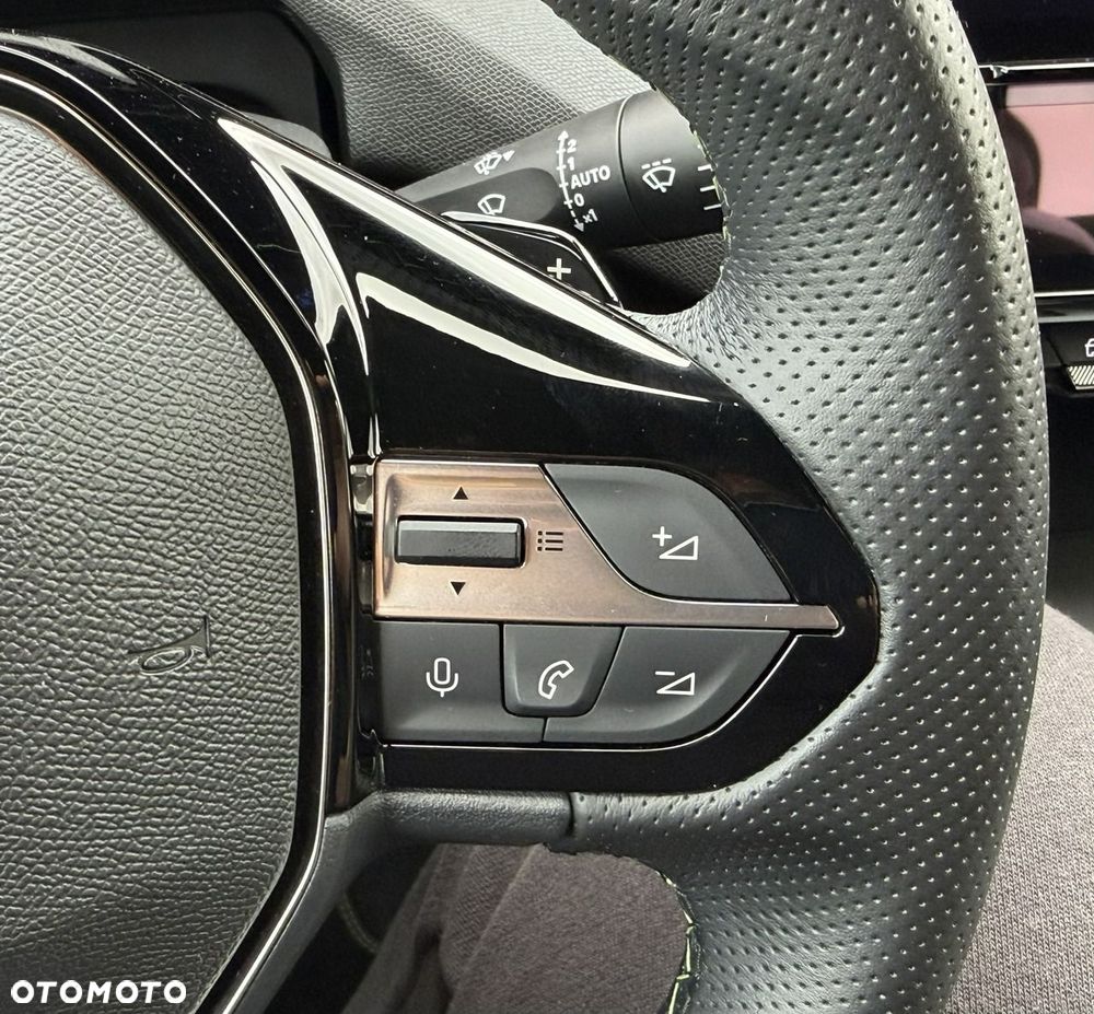 Peugeot 408 1.6 Plug-In Hybrid 225 GT EAT8 - 34
