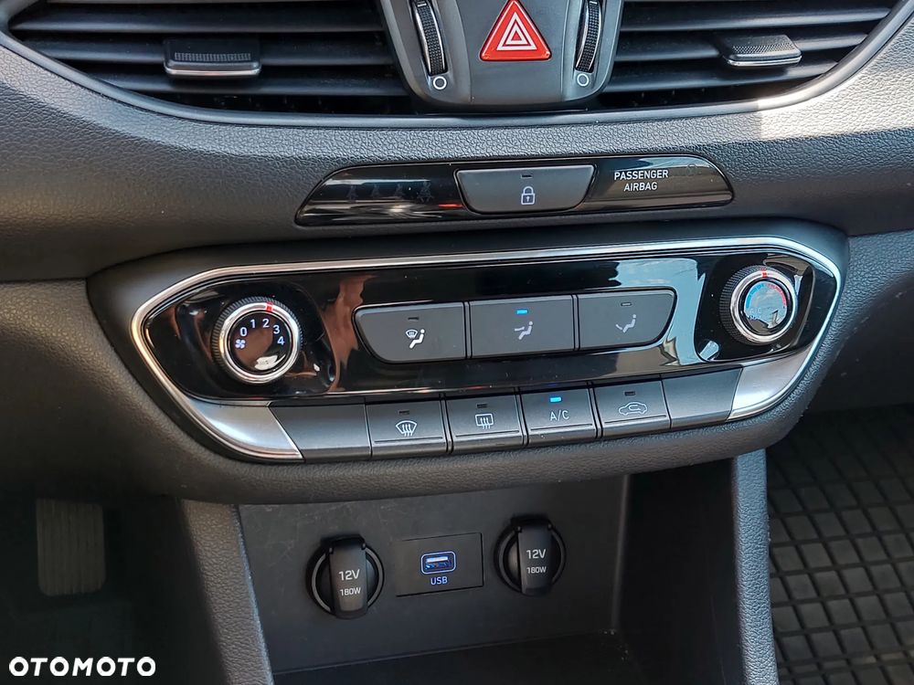 Hyundai i30 1.5 DPI Classic + - 8