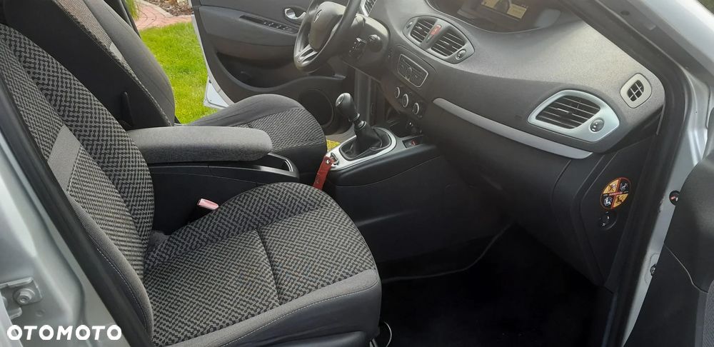 Renault Scenic 1.6 16V Authentique - 10