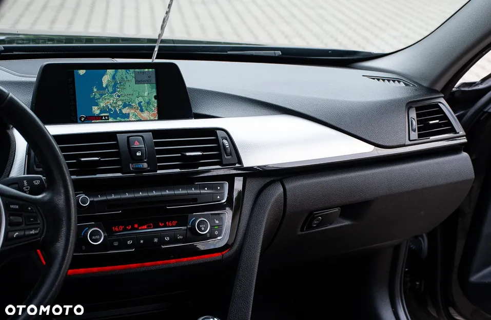 BMW Seria 3 320d Sport Line - 32