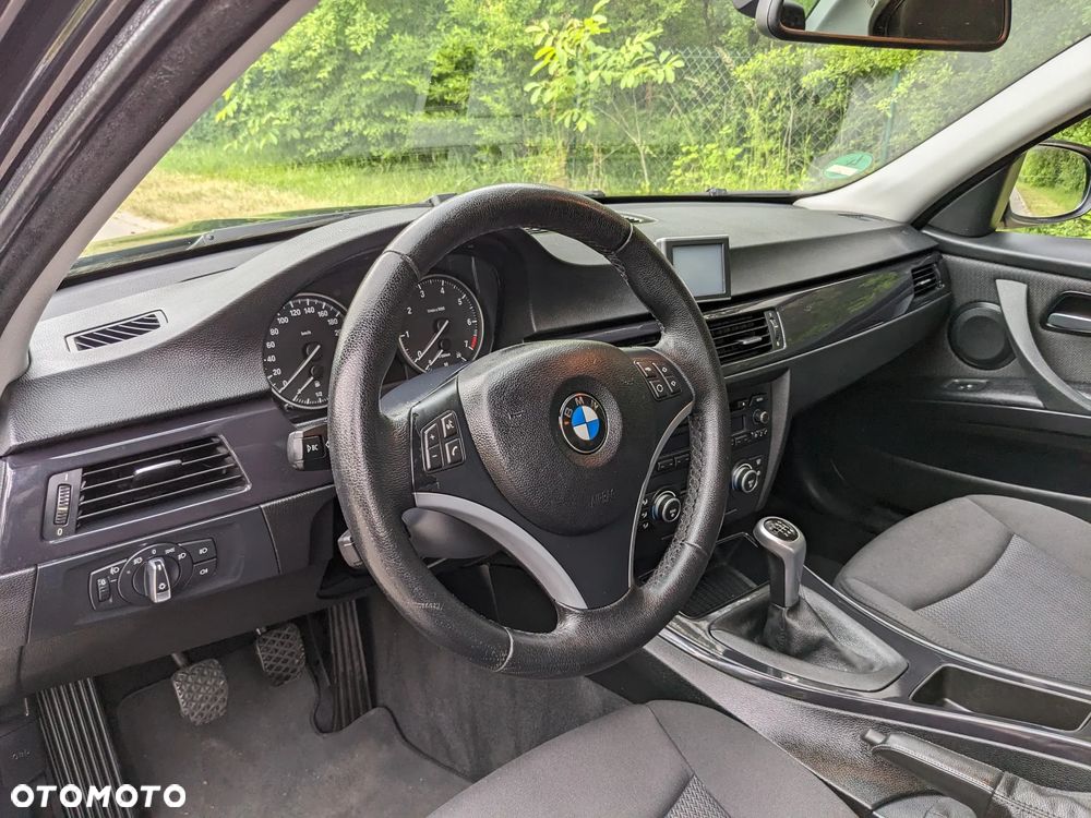 BMW Seria 3 318i Edition Exclusive - 29