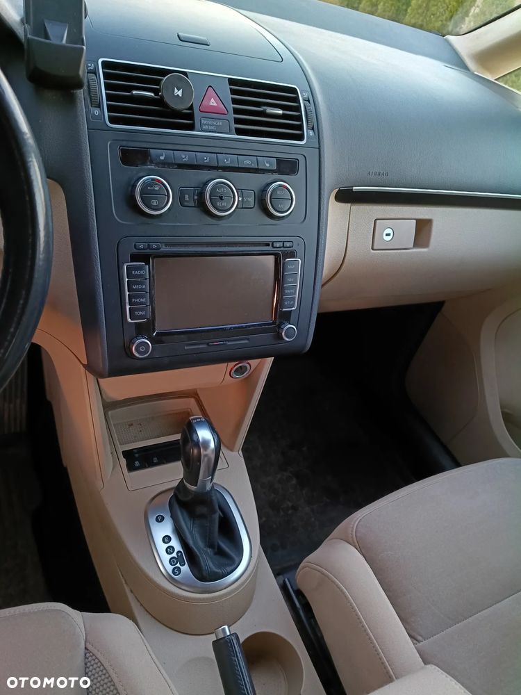 Volkswagen Touran 2.0 TDI DPF Highline DSG - 8