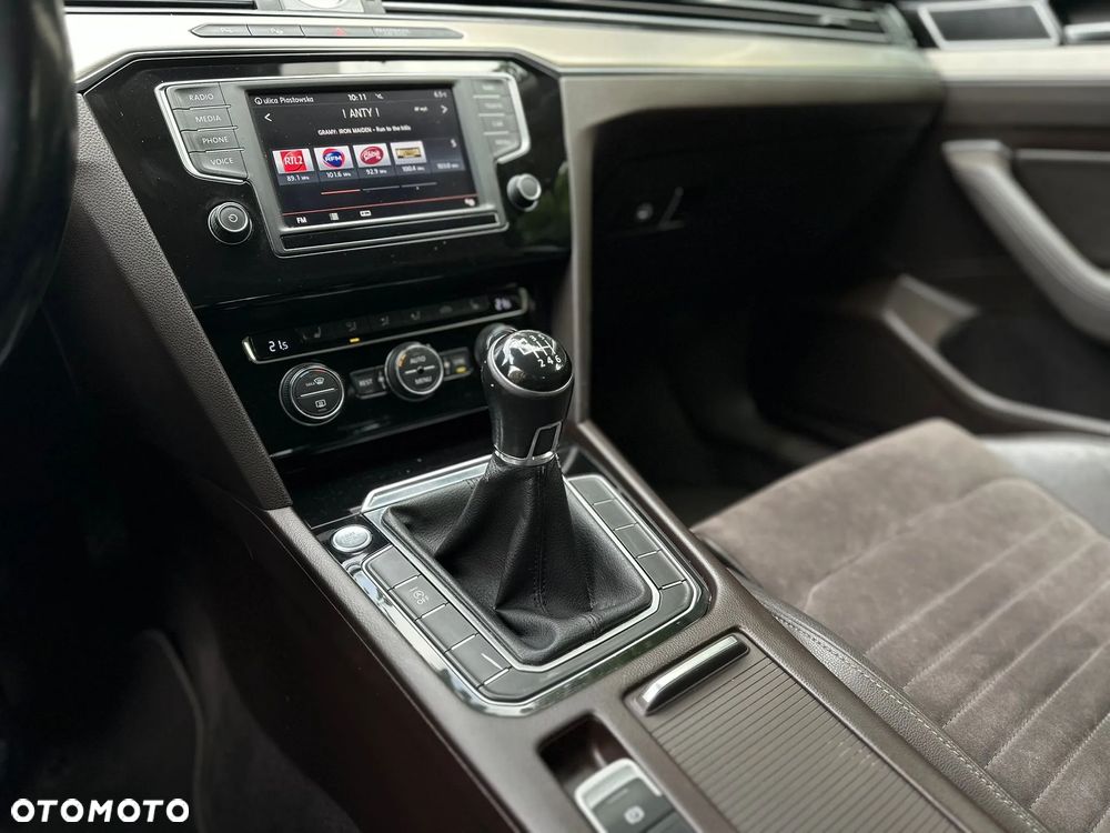 Volkswagen Passat 2.0 TDI SCR Highline - 23
