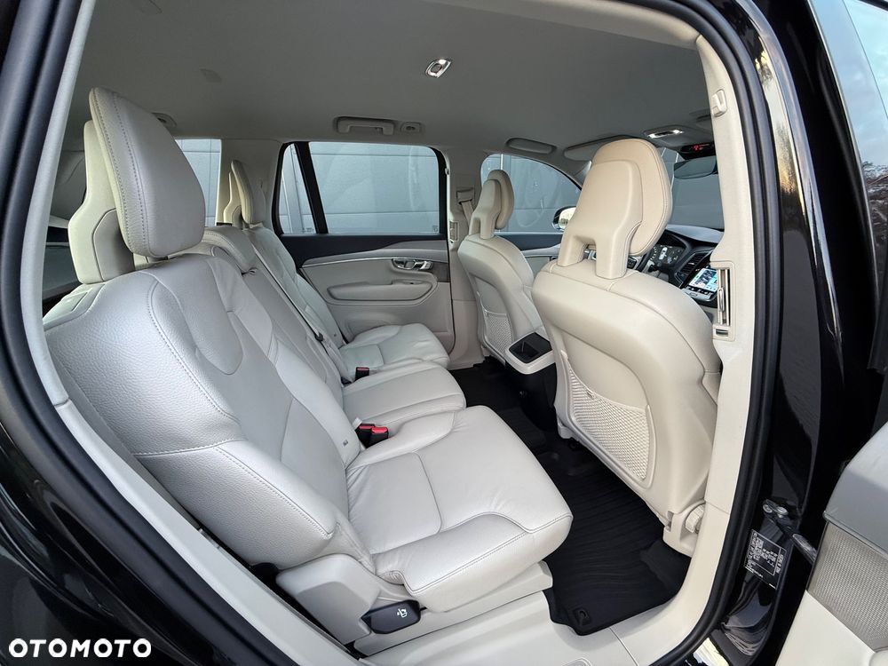 Volvo XC 90 D5 AWD Momentum 7os - 26