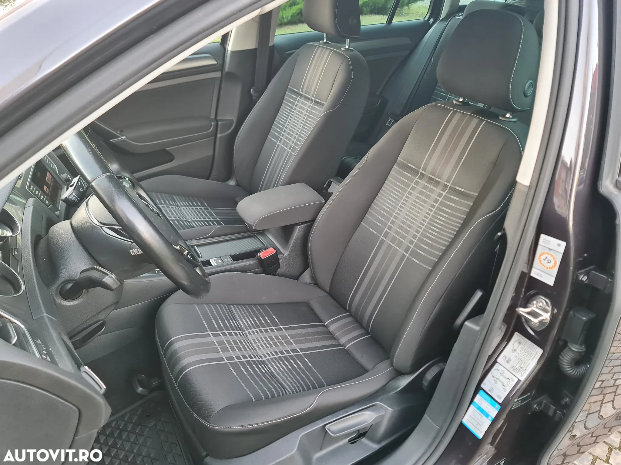 Volkswagen Golf 1.6 TDI 4Motion BlueMotion Technology Lounge - 18