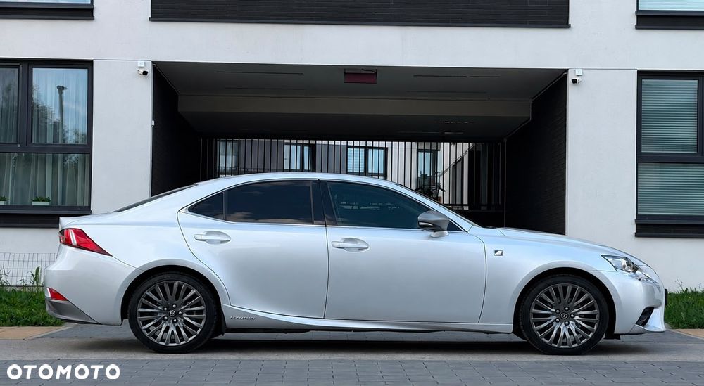 Lexus IS - 8