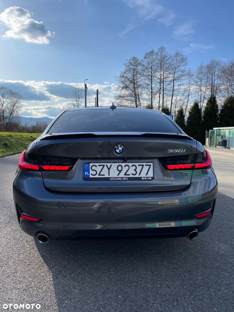 BMW Seria 3 330i Sport Line - 3