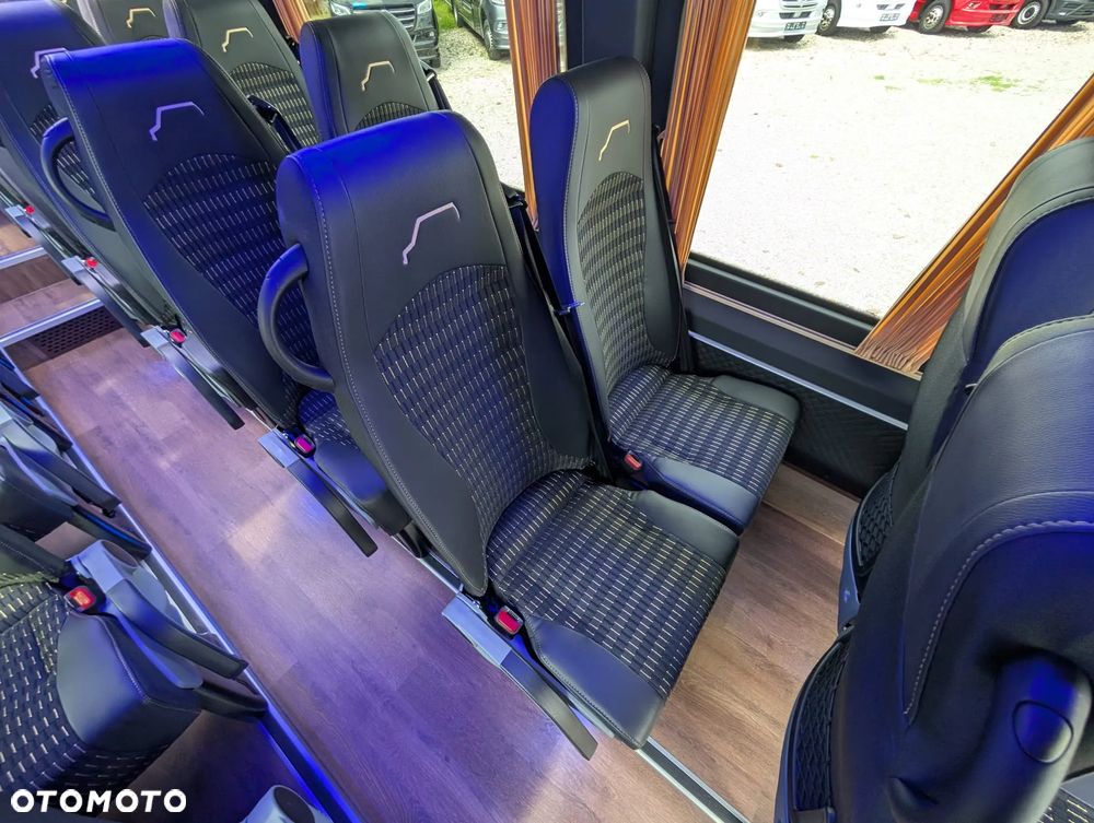 Mercedes-Benz Sprinter 517 - 19