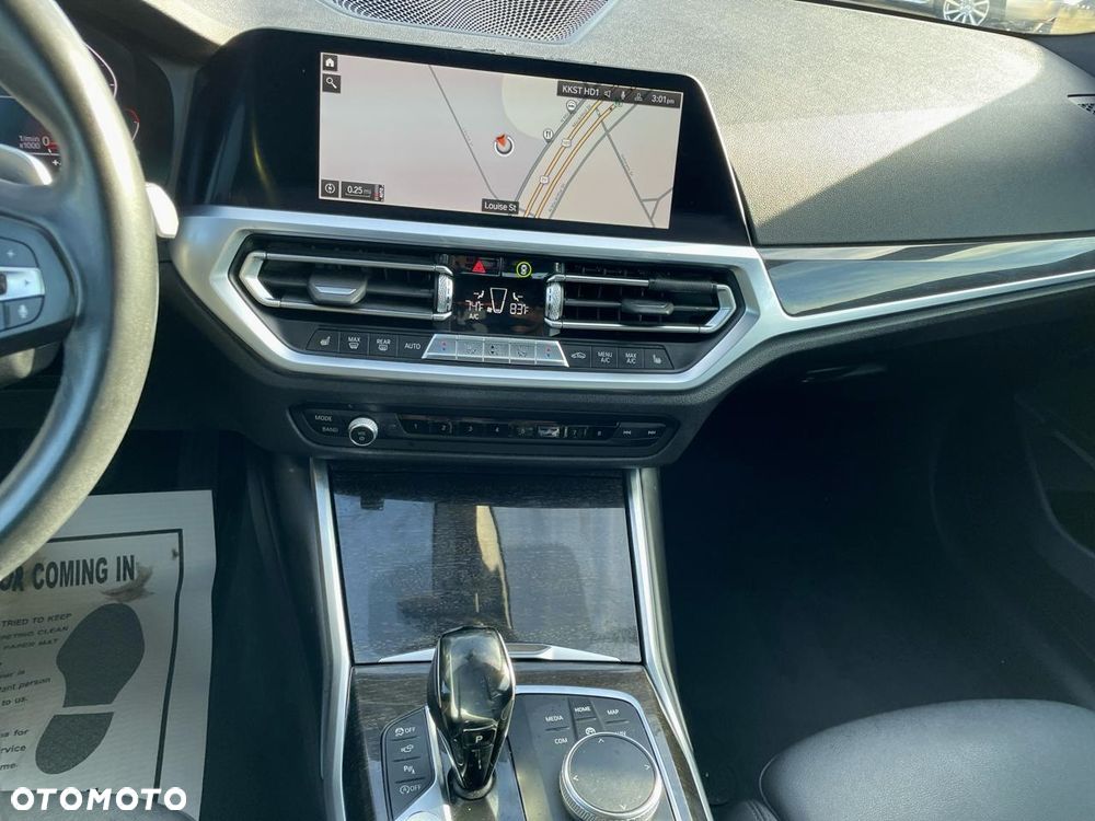 BMW Seria 3 330i - 13