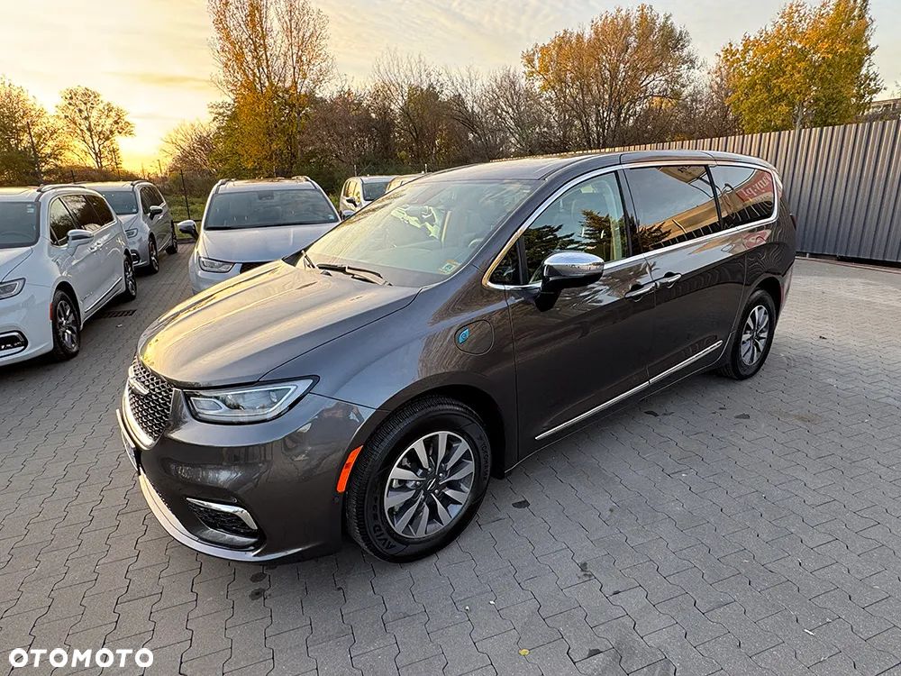 Chrysler Pacifica - 23