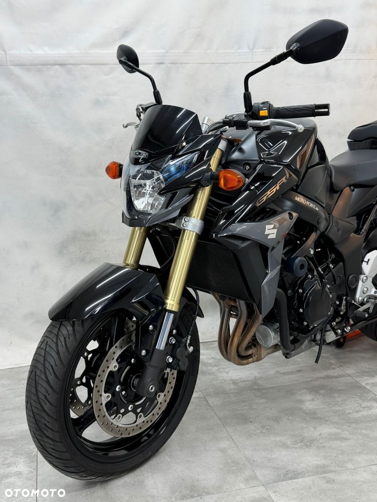 Suzuki GSR - 4