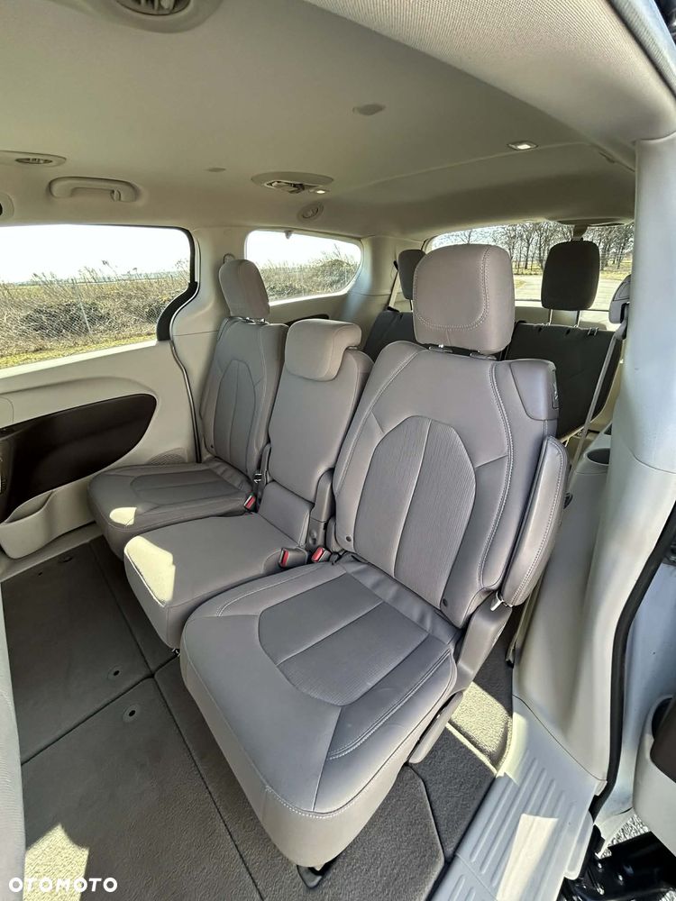 Chrysler Pacifica - 13