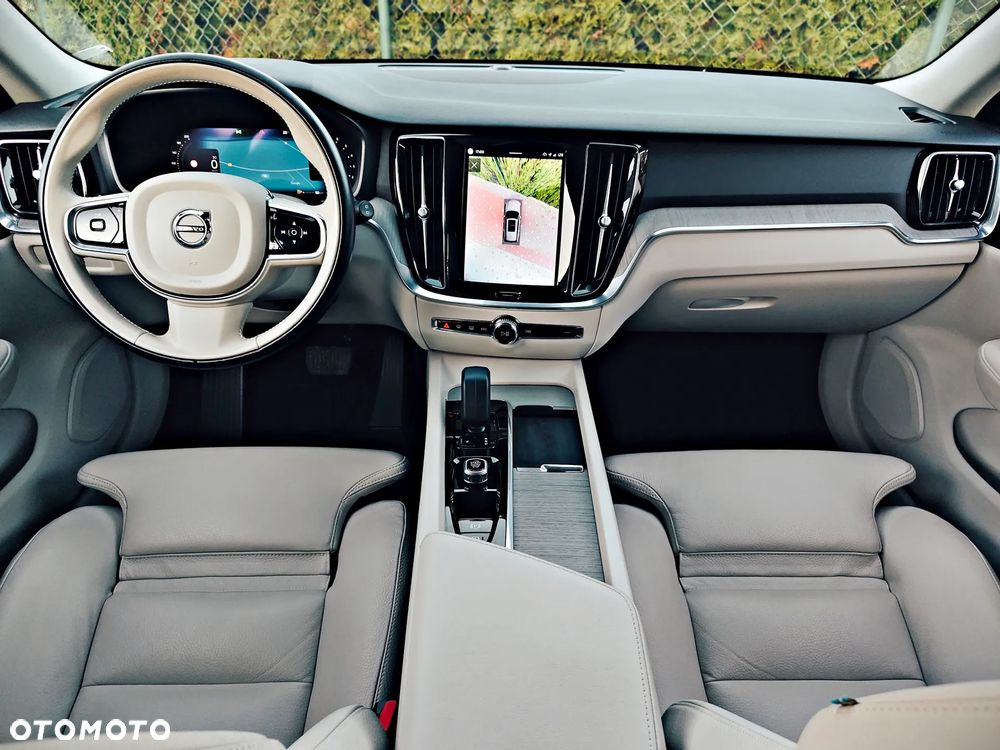 Volvo V60 Cross Country B4 D AWD Ultimate - 31