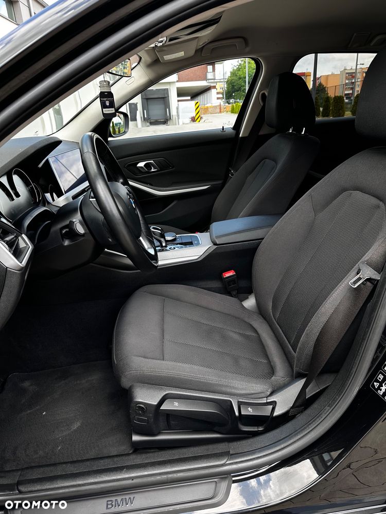 BMW Seria 3 320d xDrive Advantage sport - 19