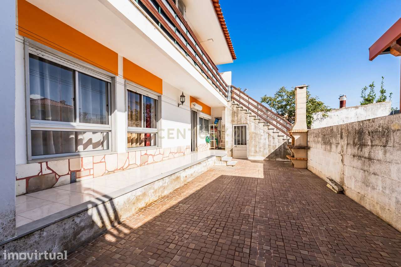 T3 Remodelado com Quintal e Estacionamento em Samora Correia - Grande imagem: 4/26