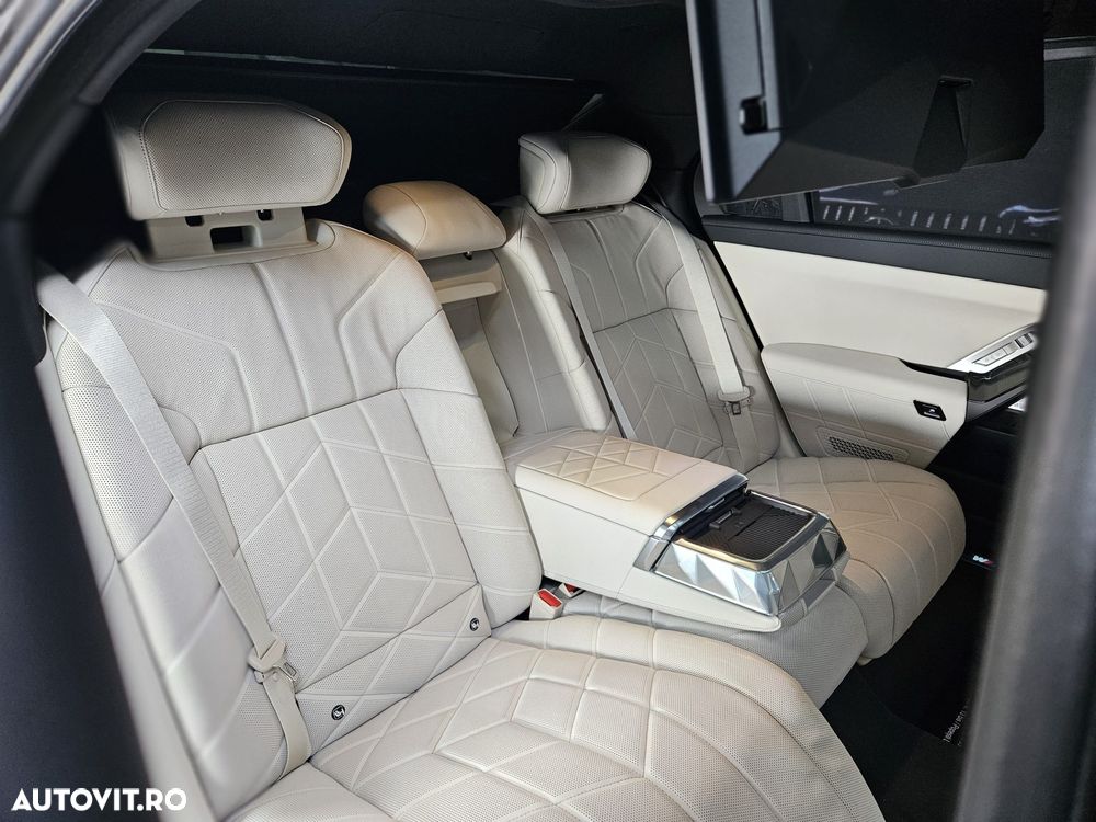 BMW Seria 7 - 16