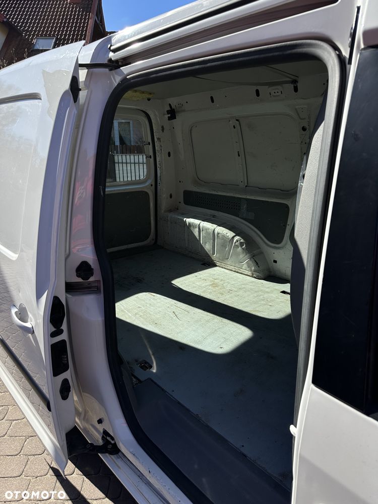 Volkswagen Caddy Maxi - 8