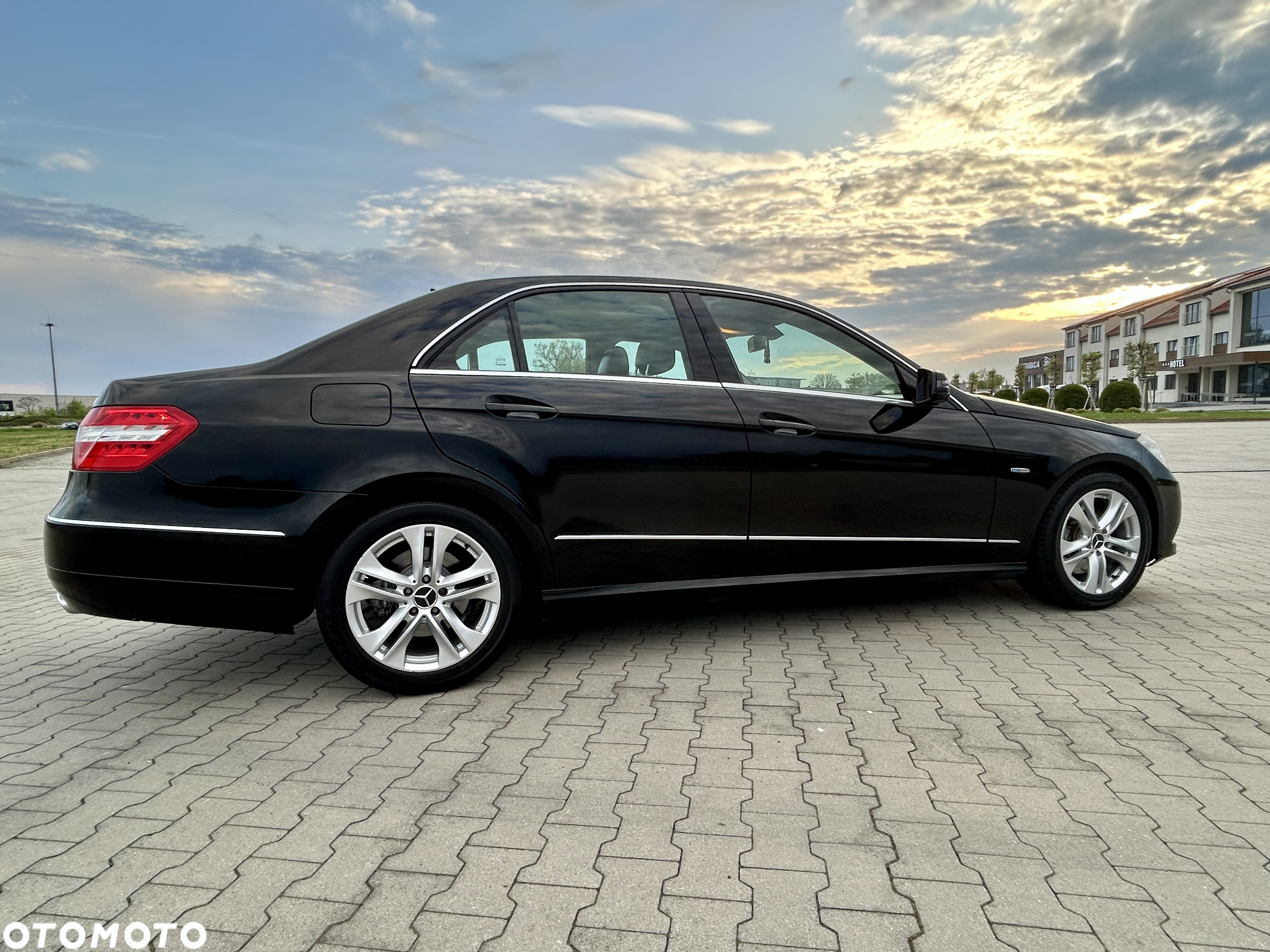 Mercedes-Benz Klasa E 350 CDI BlueEff Avantgarde - 19