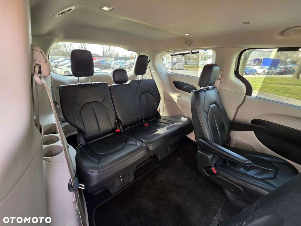 Chrysler Pacifica - 29