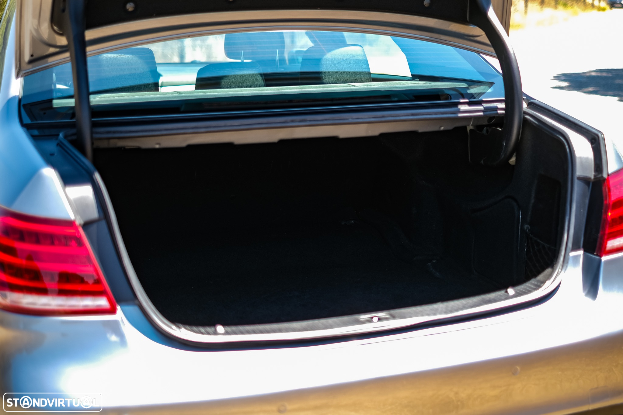 Mercedes-Benz E 220 CDi Executive BlueEfficiency Auto. - 27