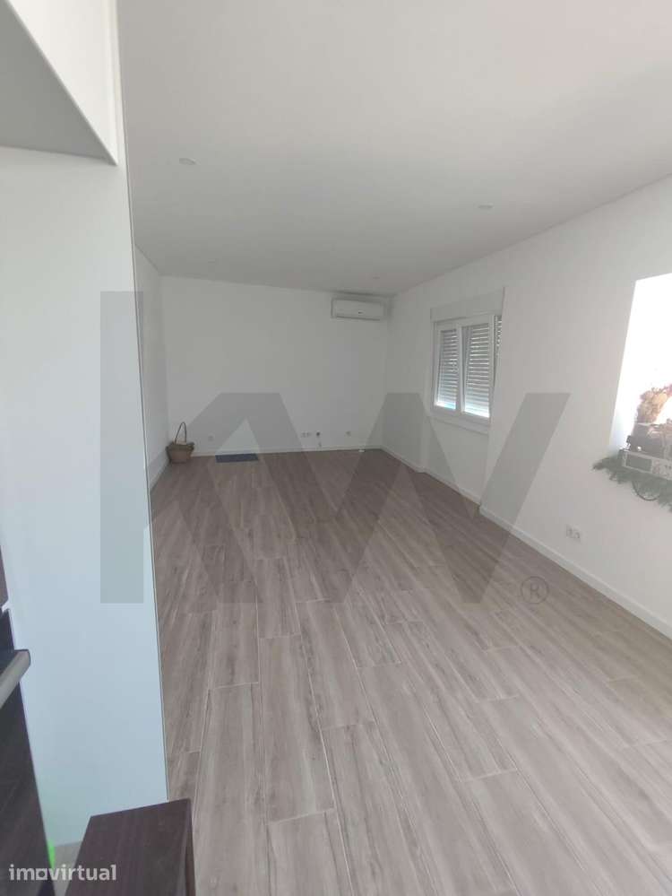 APARTAMENTO T2 TOTALMENTE REMODELADO COM LOGRADOURO – CRUZ DE PAU - Grande imagem: 4/14