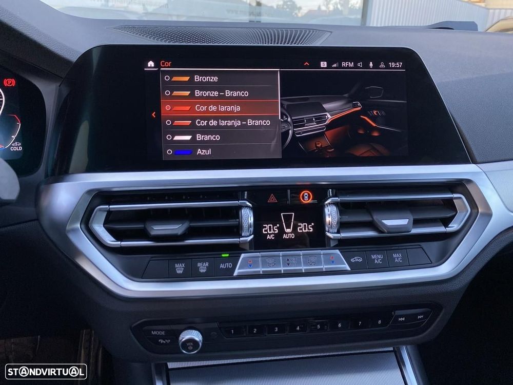 BMW 318 d Pack Desportivo M Auto - 36
