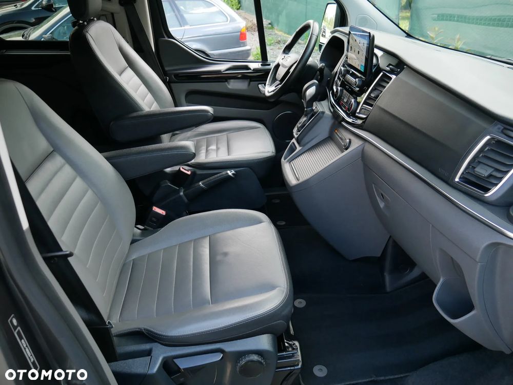 Ford Tourneo Custom 320 L2H1 VA Autm Titanium - 22