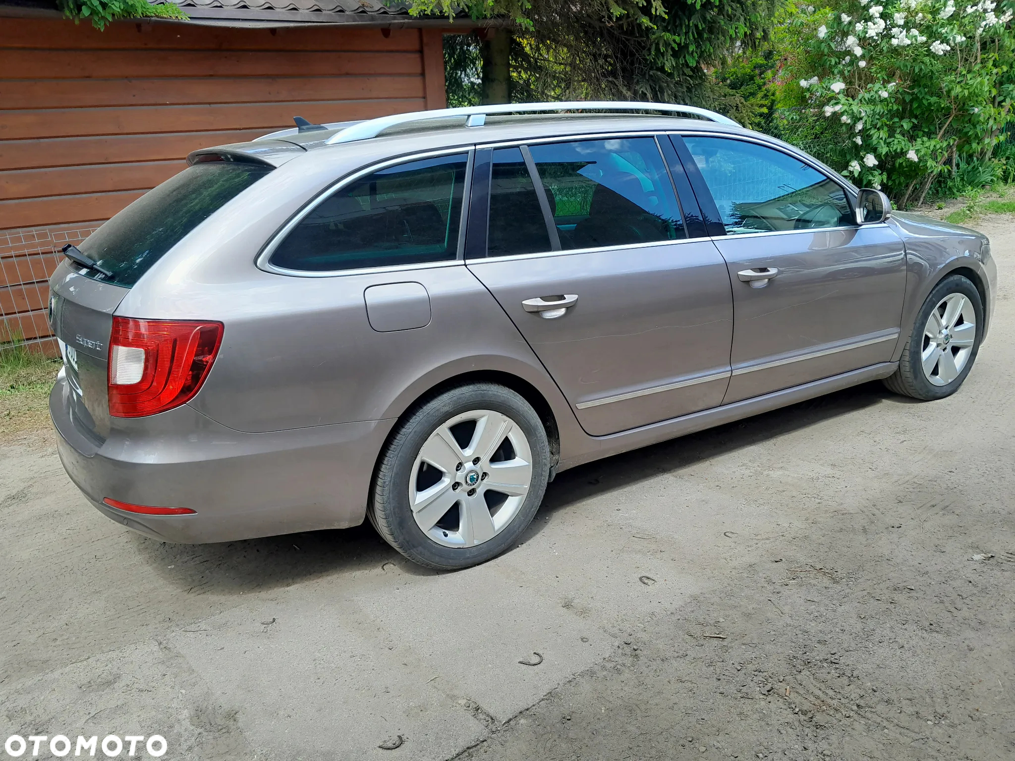 Skoda Superb 2.0 TDI Elegance DSG - 8